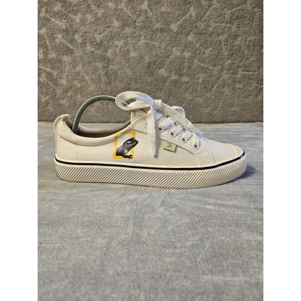 Cariuma OCA Low White Canvas Sneakers Women's 8 Men's 6.5 Sustainable